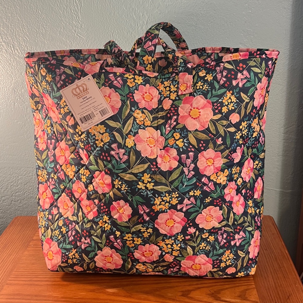 Virah Bella, Jane Quilted Floral Tote Bag (16”x17”x8”) 100% Polyester NWT - Picture 2 of 11
